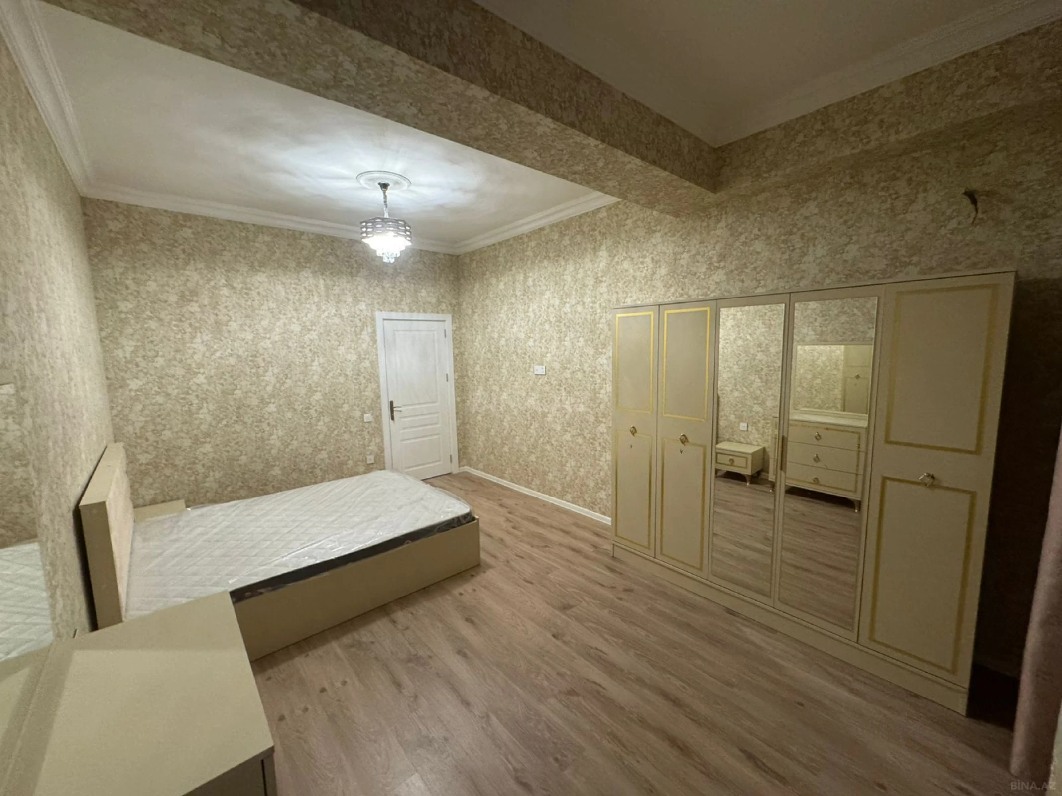 Kirayə verilir 2 otaqlı mənzil 70 m²