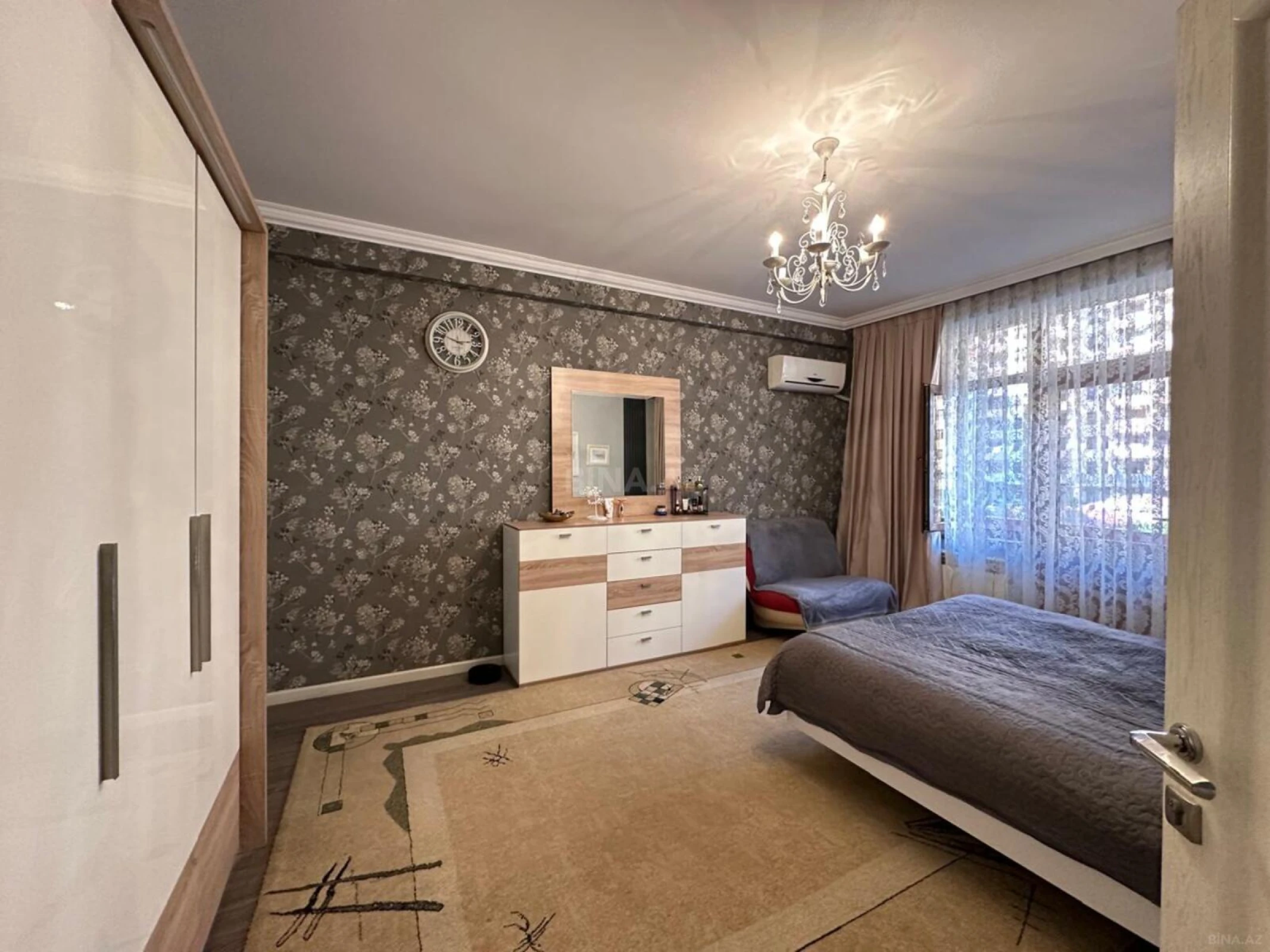 Satılır 3 otaqlı mənzil 137 m²