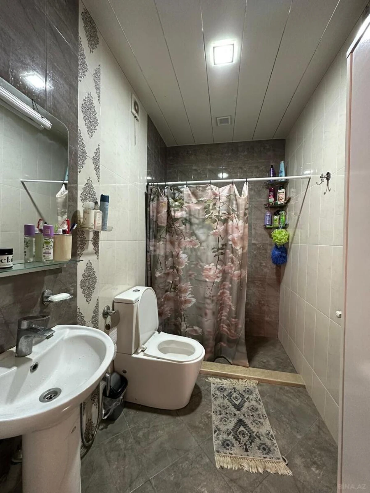 Satılır 3 otaqlı mənzil 137 m²