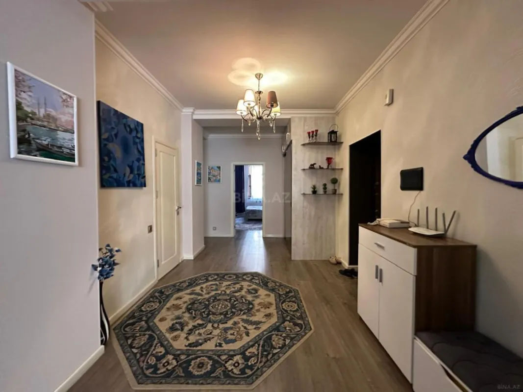 Satılır 3 otaqlı mənzil 137 m²