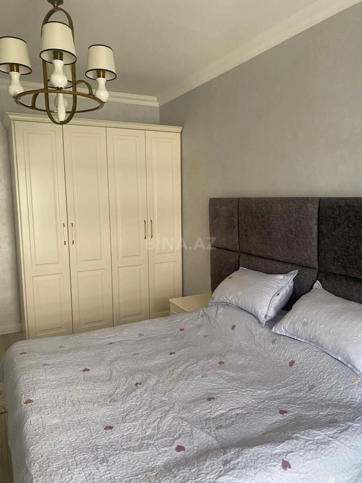 Satılır 2 otaqlı mənzil 103 m²