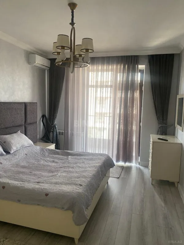 Satılır 2 otaqlı mənzil 103 m²