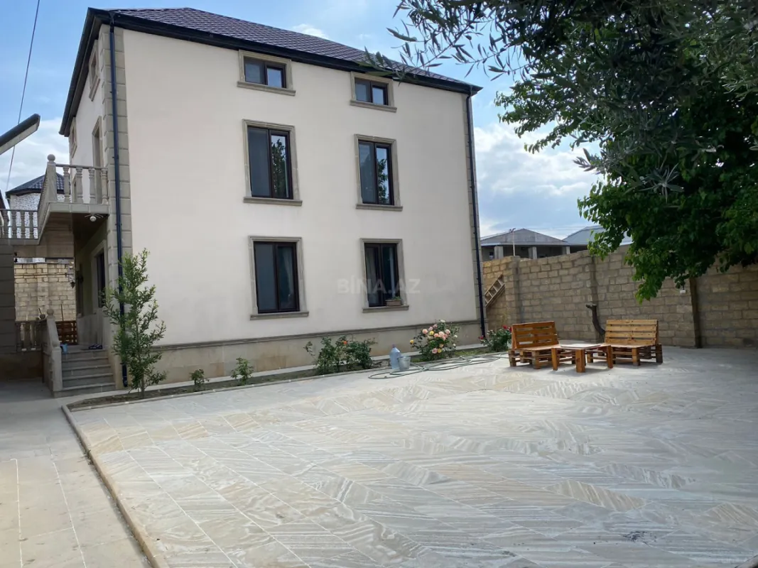 Satılır 4 otaqlı həyət evi 250 m²