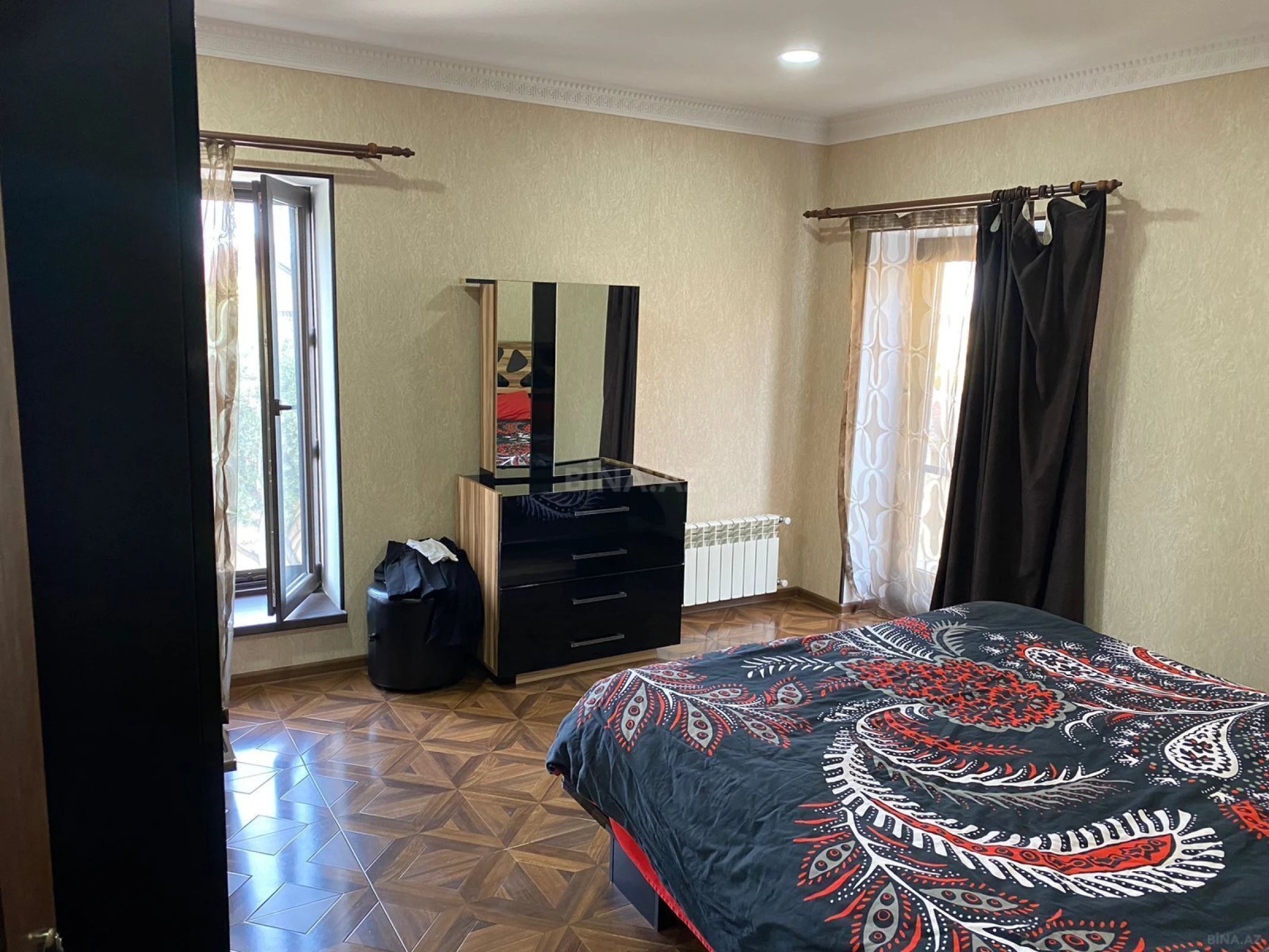 Satılır 4 otaqlı həyət evi 250 m²