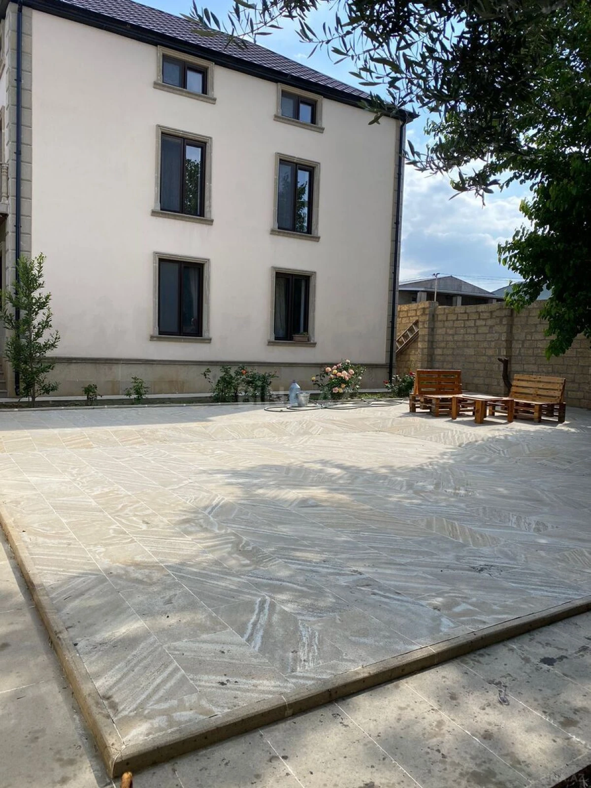 Satılır 4 otaqlı həyət evi 250 m²