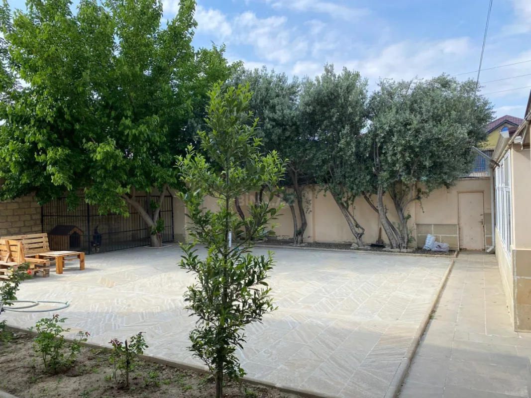 Satılır 4 otaqlı həyət evi 250 m²