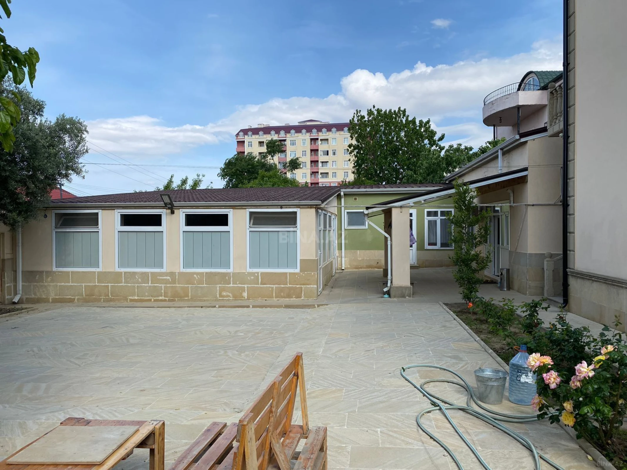 Satılır 4 otaqlı həyət evi 250 m²