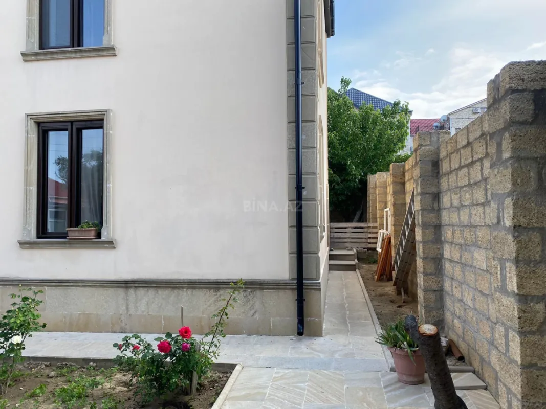 Satılır 4 otaqlı həyət evi 250 m²
