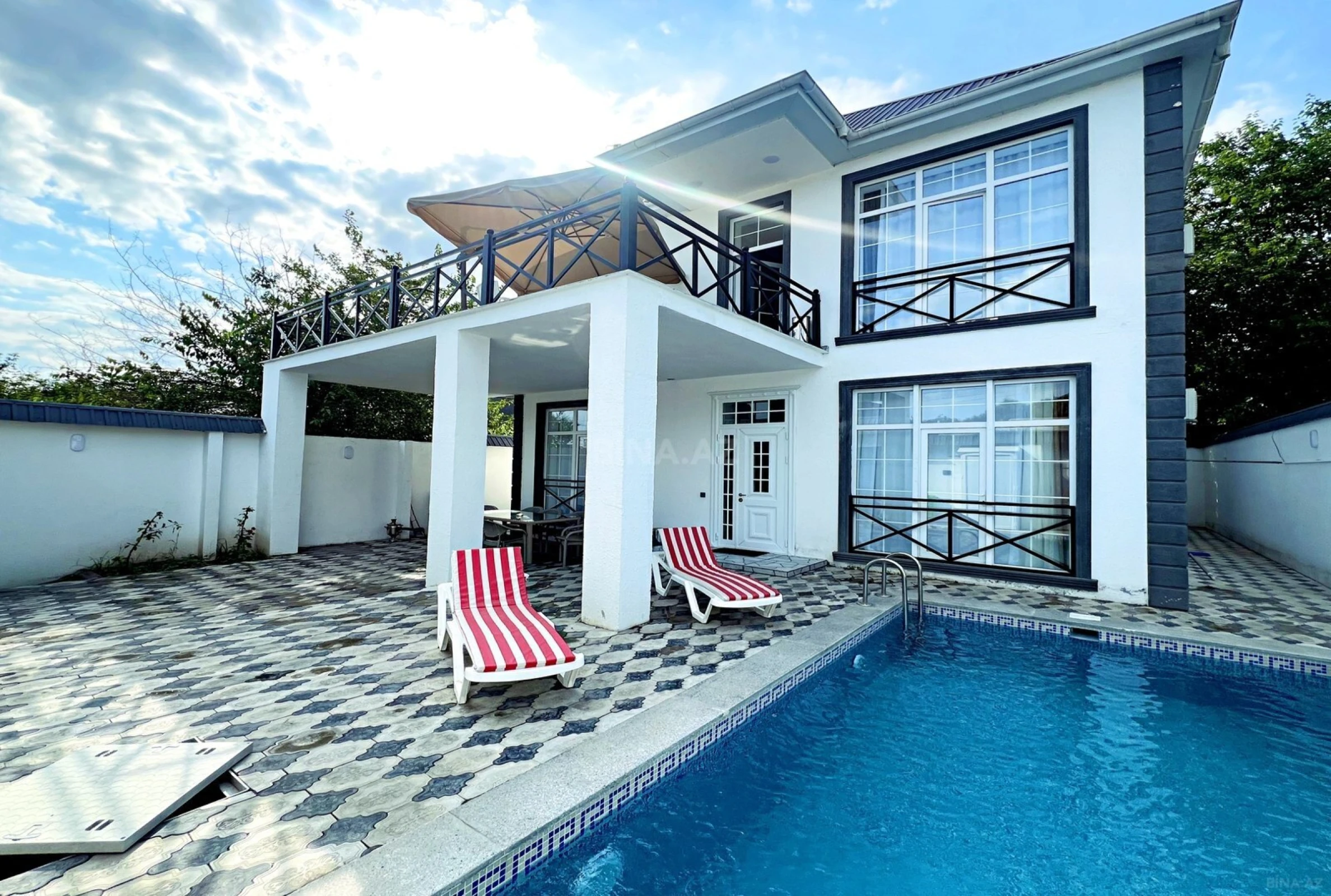 Satılır 7 otaqlı həyət evi 220 m²