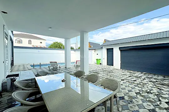 Satılır 7 otaqlı həyət evi 220 m²