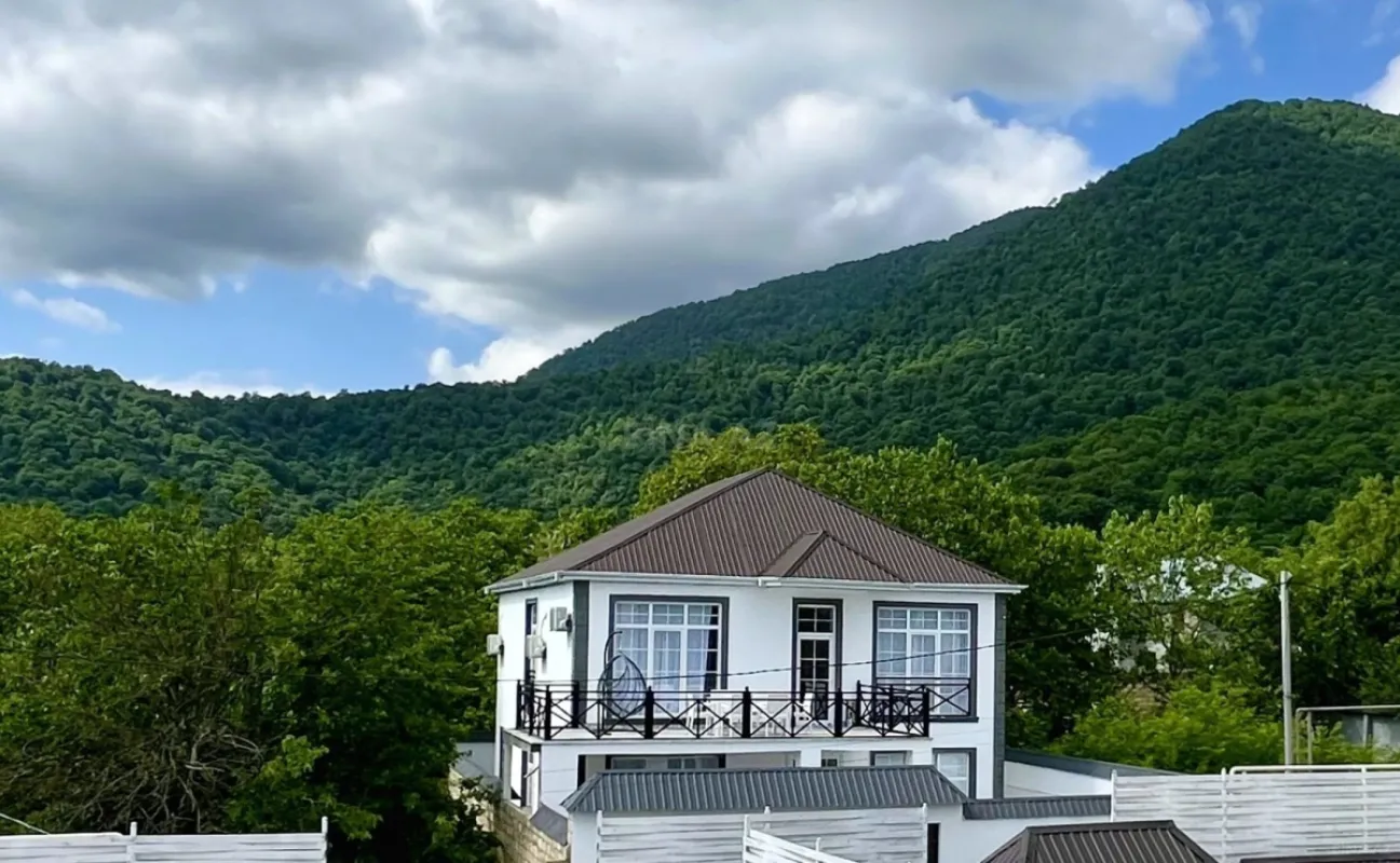 Satılır 7 otaqlı həyət evi 220 m²