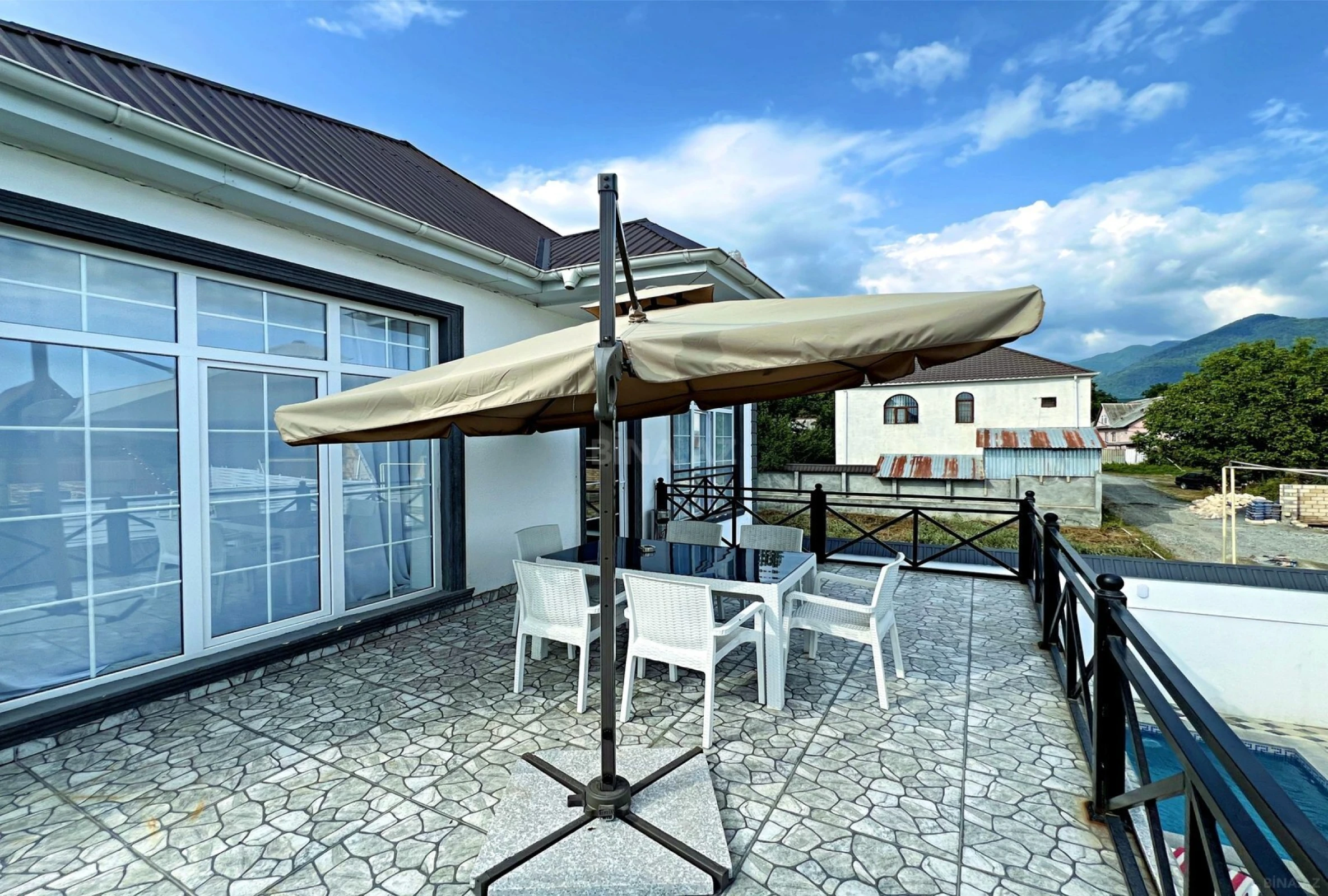 Satılır 7 otaqlı həyət evi 220 m²