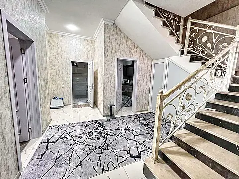 Satılır 5 otaqlı həyət evi 140 m²