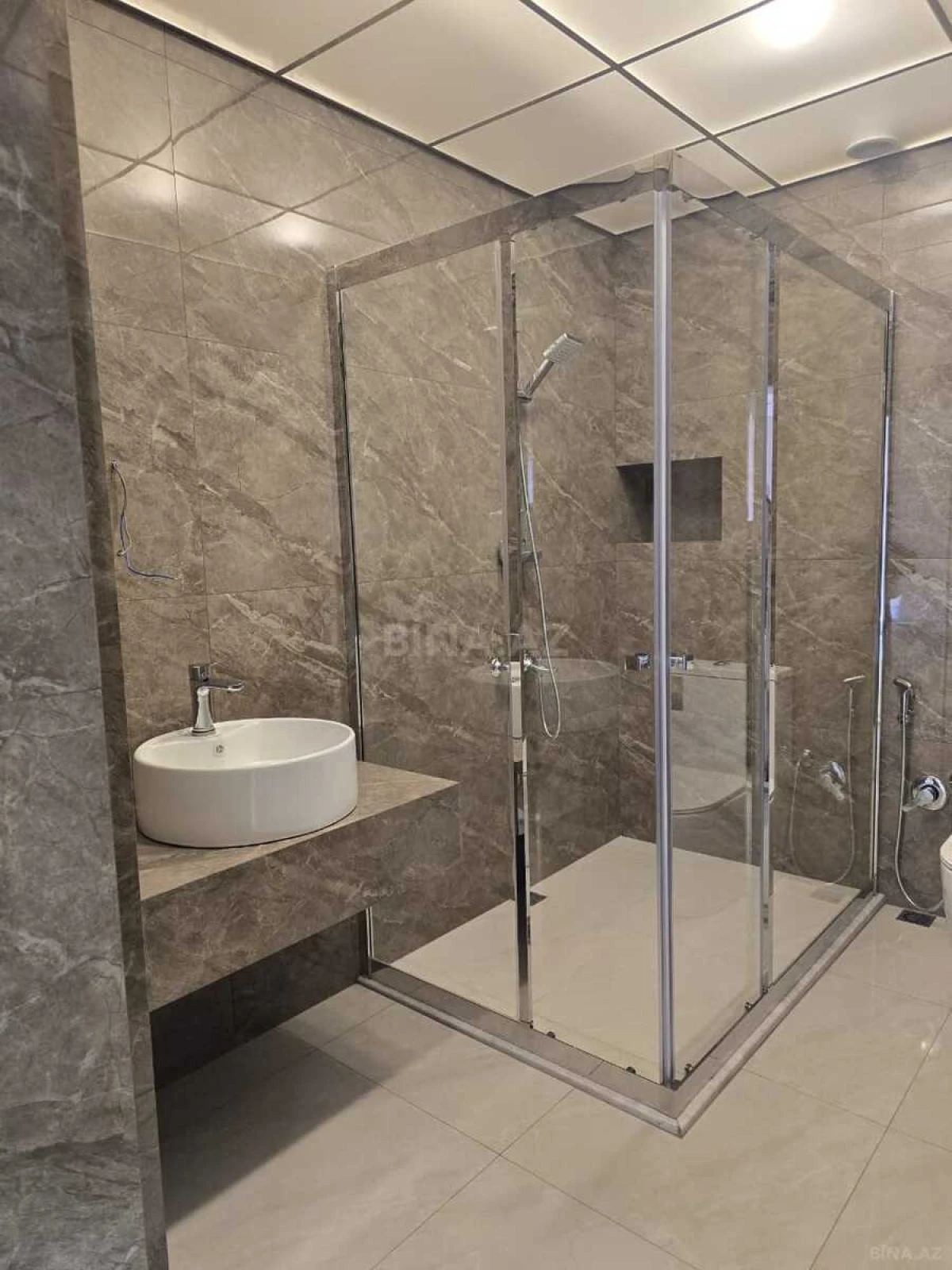 Kirayə verilir 2 otaqlı mənzil 85 m²