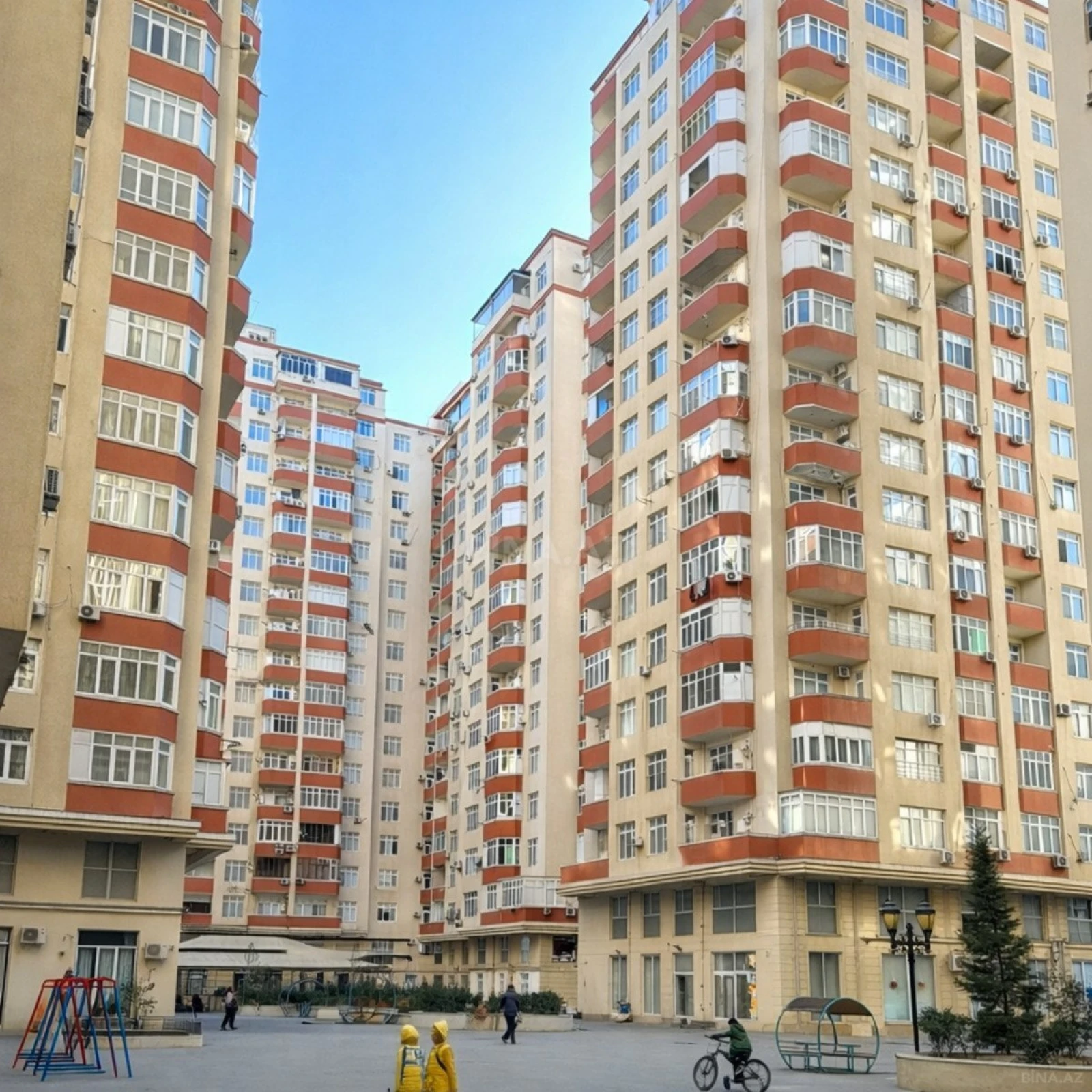 Satılır 3 otaqlı mənzil 140 m²