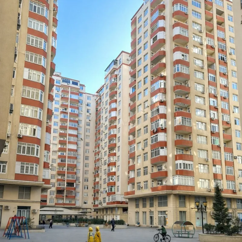 Satılır 3 otaqlı mənzil 140 m²