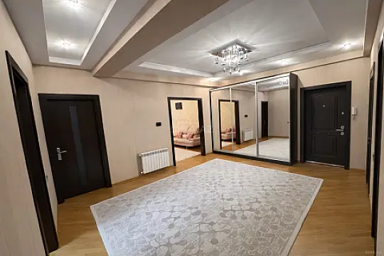 Satılır 3 otaqlı mənzil 140 m²