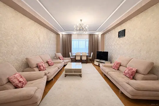Satılır 3 otaqlı mənzil 140 m²