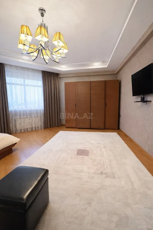 Satılır 3 otaqlı mənzil 140 m²
