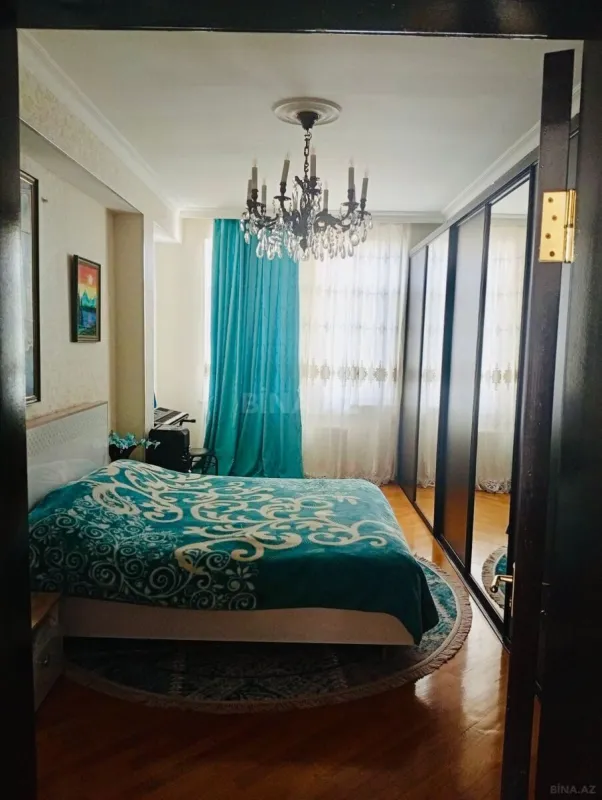 Satılır 3 otaqlı mənzil 125 m²