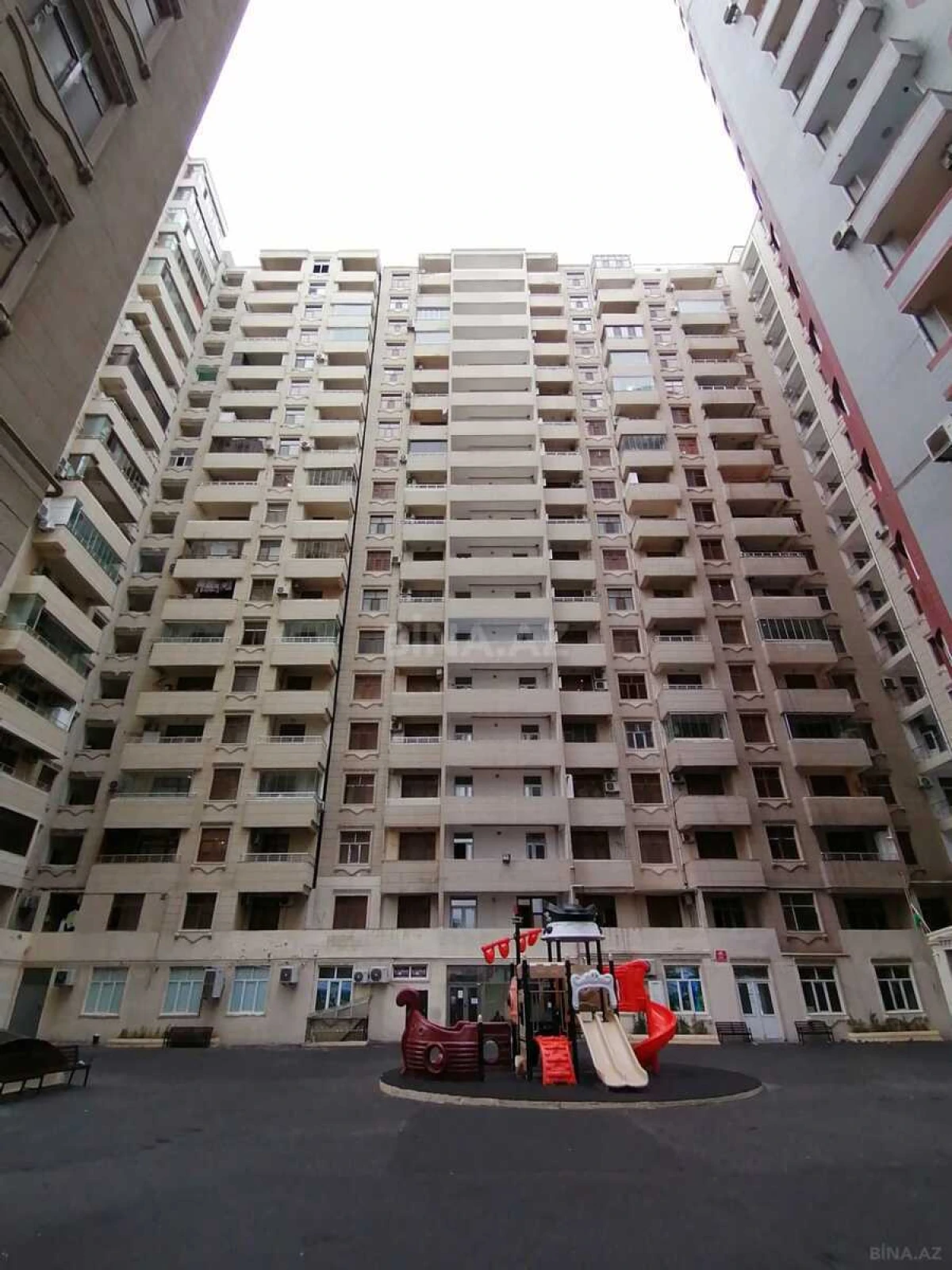 Kirayə verilir 3 otaqlı mənzil 145 m²