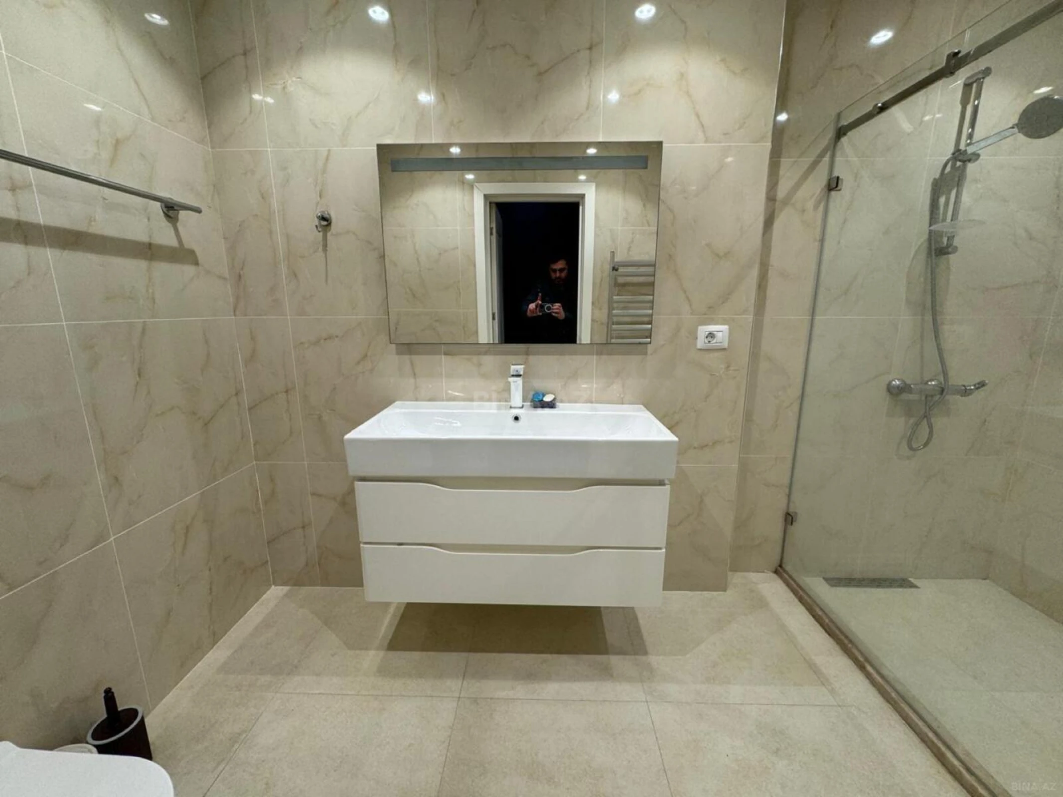 Kirayə verilir 3 otaqlı mənzil 145 m²