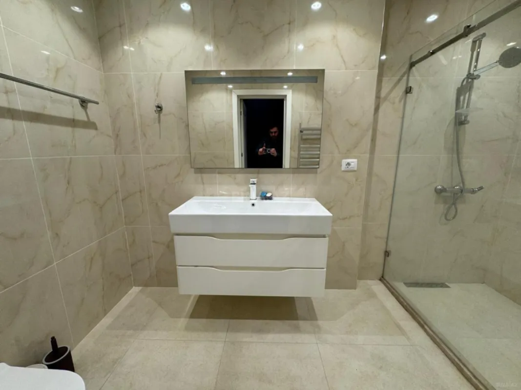 Kirayə verilir 3 otaqlı mənzil 145 m²