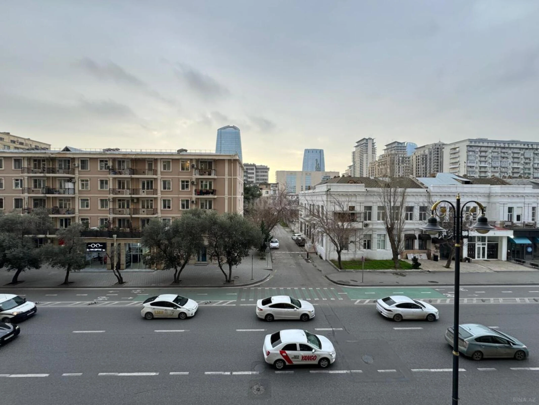 Kirayə verilir 3 otaqlı mənzil 145 m²