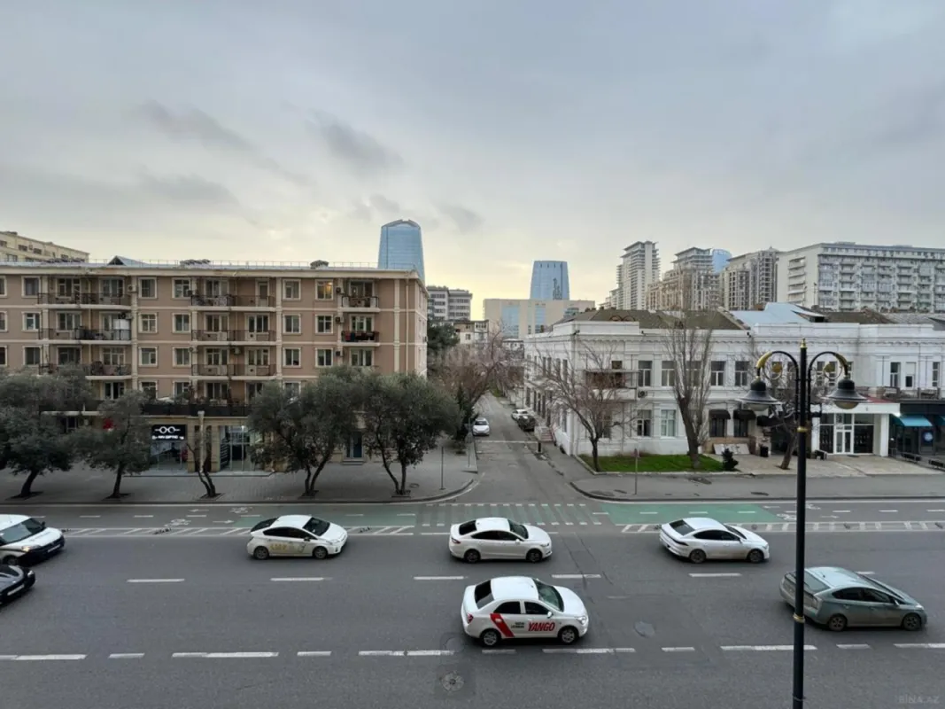 Kirayə verilir 3 otaqlı mənzil 145 m²