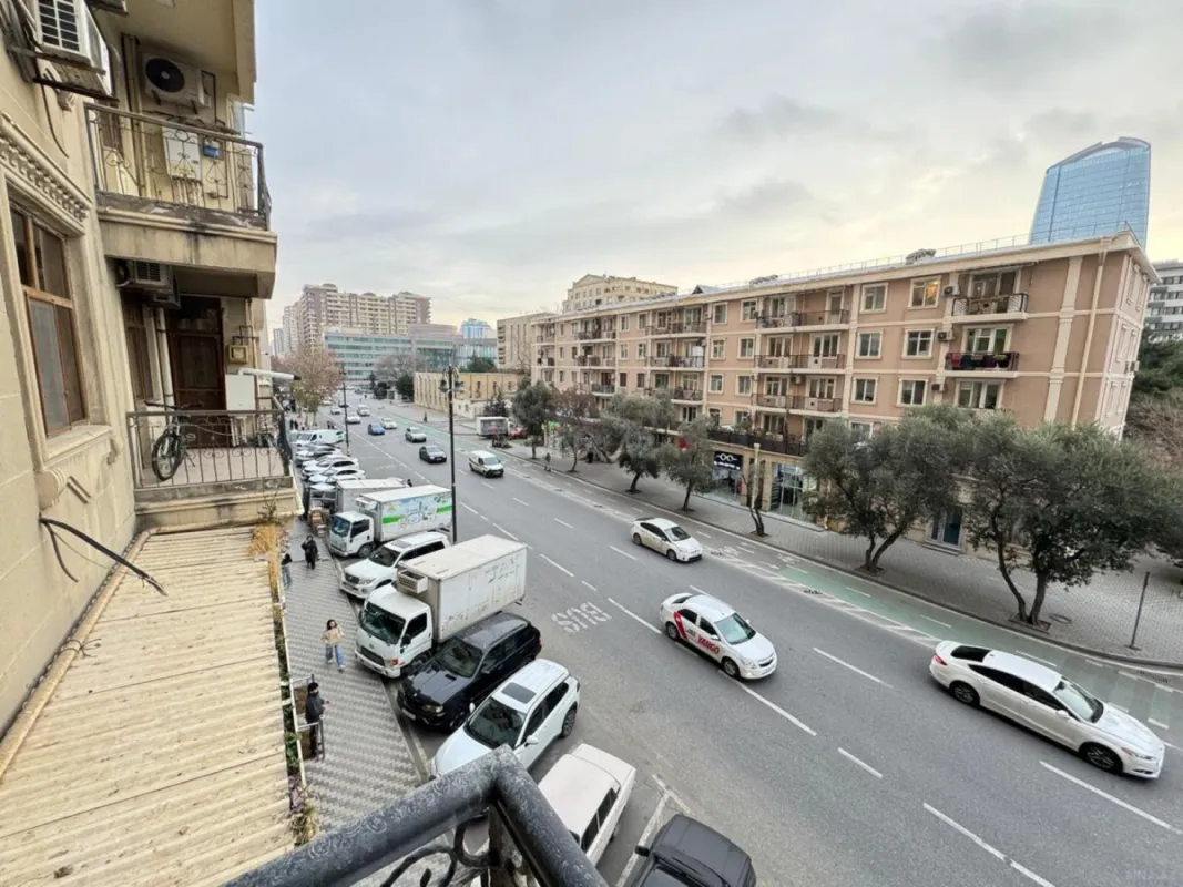 Kirayə verilir 3 otaqlı mənzil 145 m²