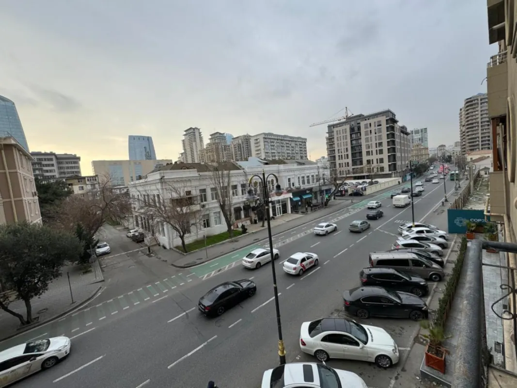 Kirayə verilir 3 otaqlı mənzil 145 m²