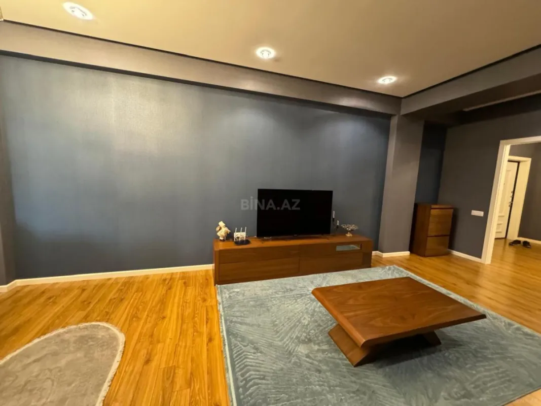 Kirayə verilir 3 otaqlı mənzil 145 m²