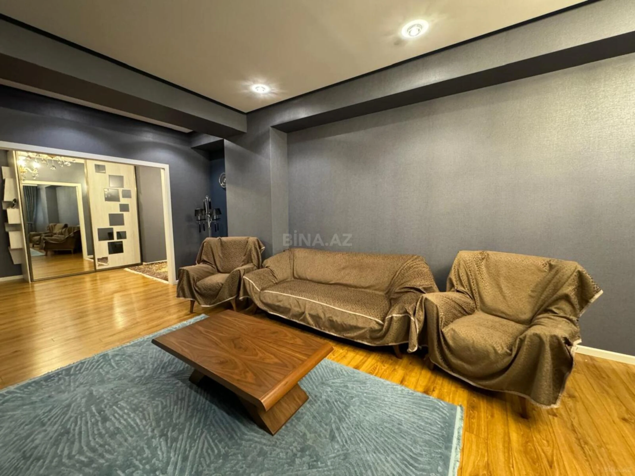 Kirayə verilir 3 otaqlı mənzil 145 m²