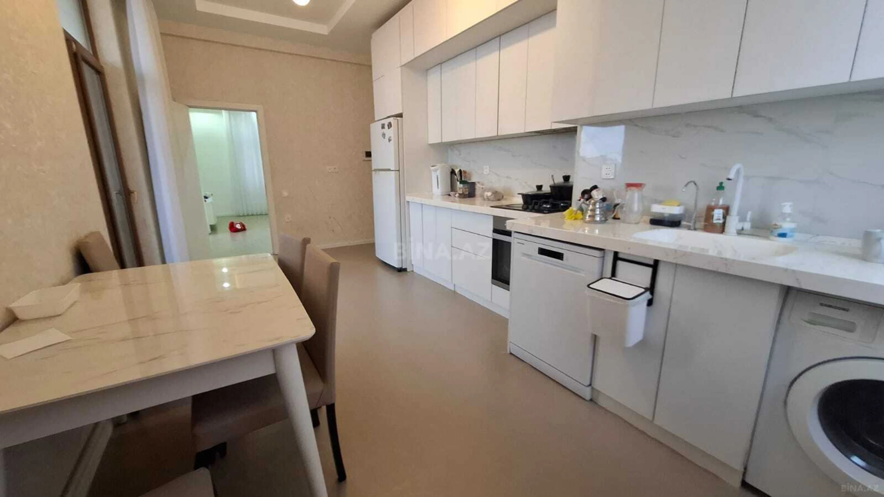 Satılır 3 otaqlı mənzil 122 m²