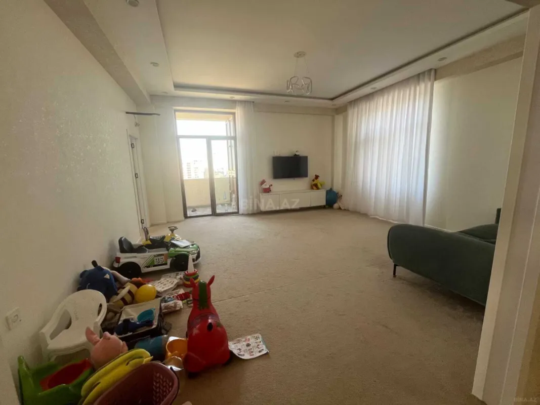 Satılır 3 otaqlı mənzil 122 m²
