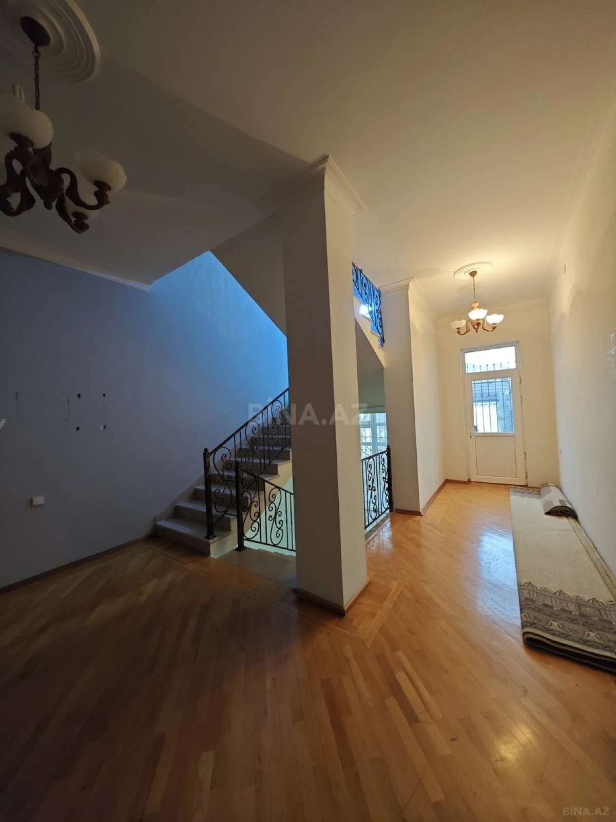 Satılır 12 otaqlı həyət evi 430 m²