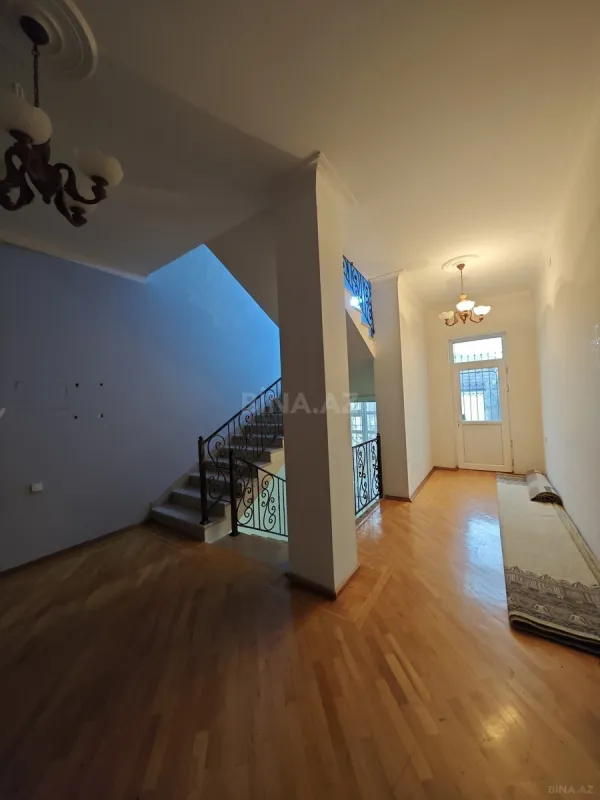 Satılır 12 otaqlı həyət evi 430 m²