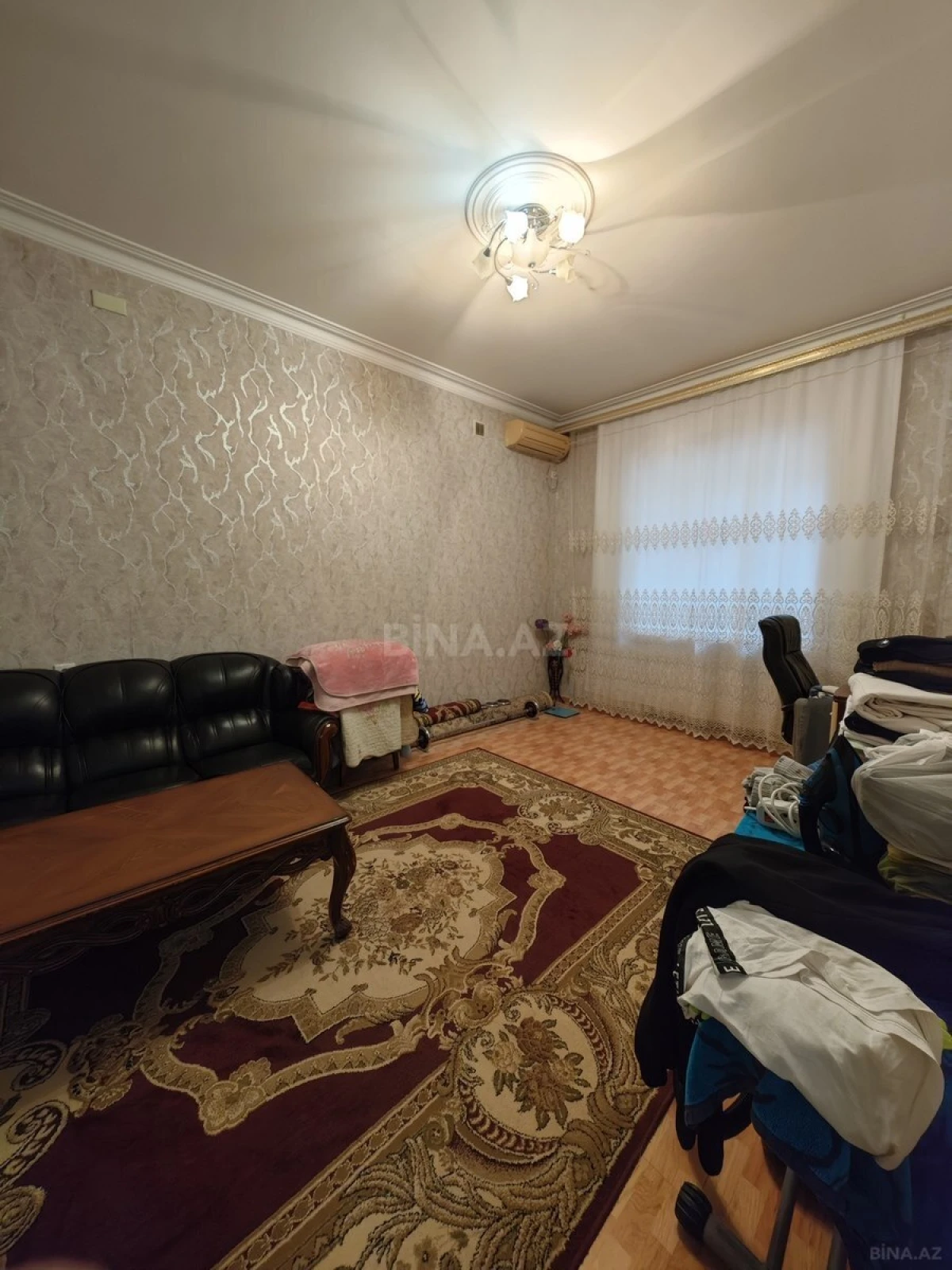 Satılır 12 otaqlı həyət evi 430 m²