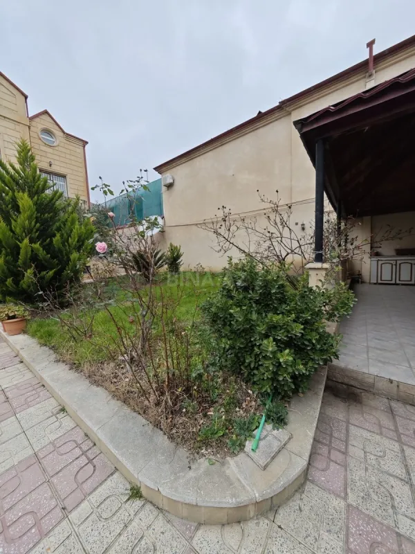 Satılır 12 otaqlı həyət evi 430 m²