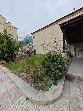 Satılır 12 otaqlı həyət evi 430 m²
