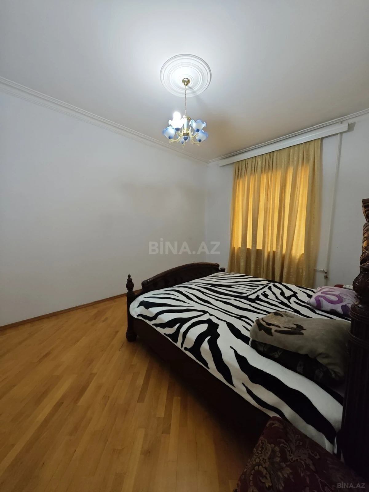 Satılır 12 otaqlı həyət evi 430 m²