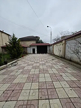 Satılır 12 otaqlı həyət evi 430 m²