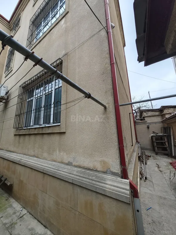 Satılır 12 otaqlı həyət evi 430 m²