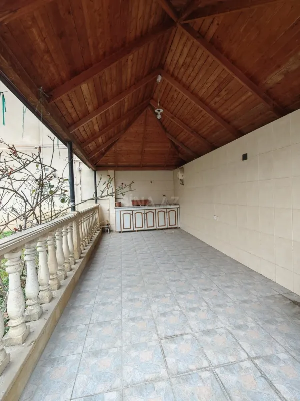 Satılır 12 otaqlı həyət evi 430 m²