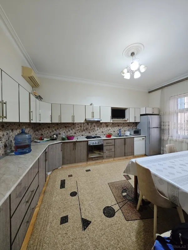 Satılır 12 otaqlı həyət evi 430 m²