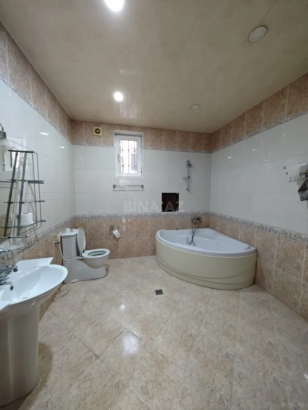 Satılır 12 otaqlı həyət evi 430 m²