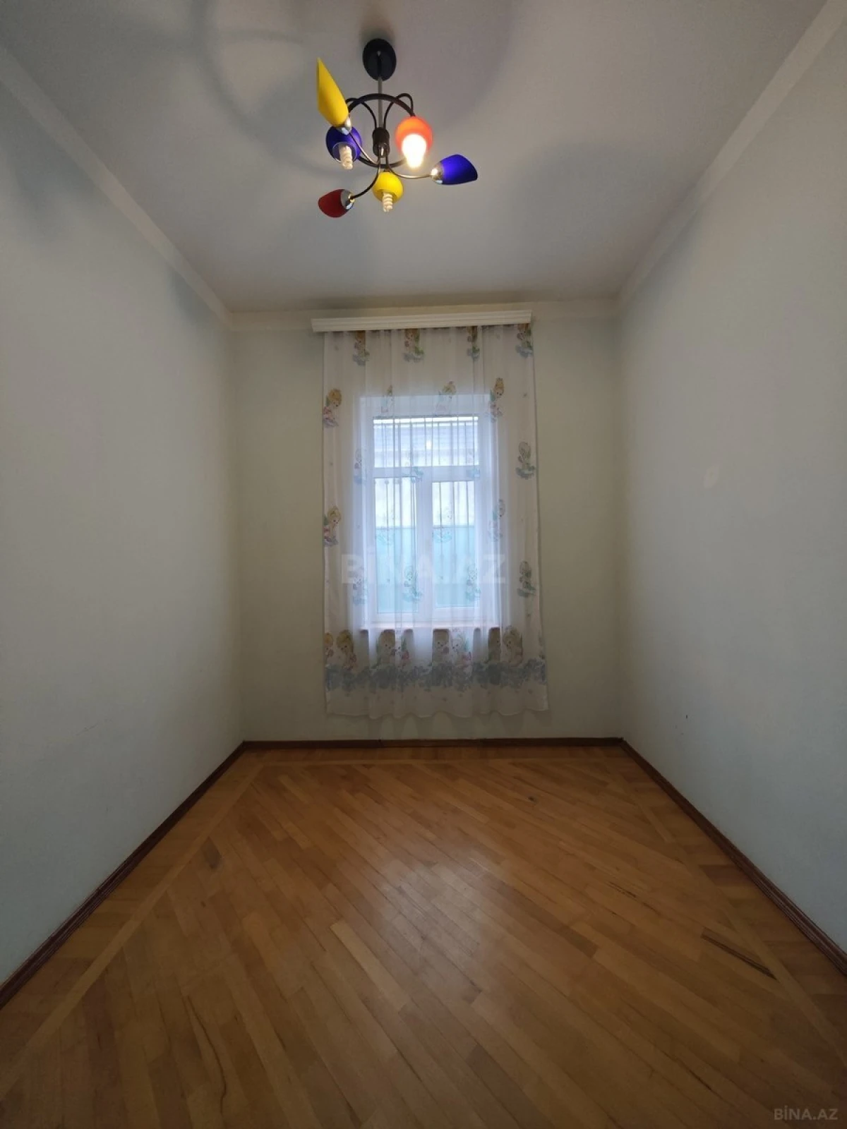 Satılır 12 otaqlı həyət evi 430 m²