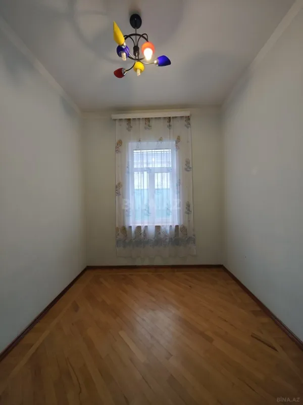 Satılır 12 otaqlı həyət evi 430 m²