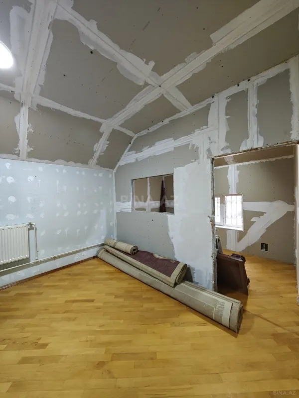 Satılır 12 otaqlı həyət evi 430 m²