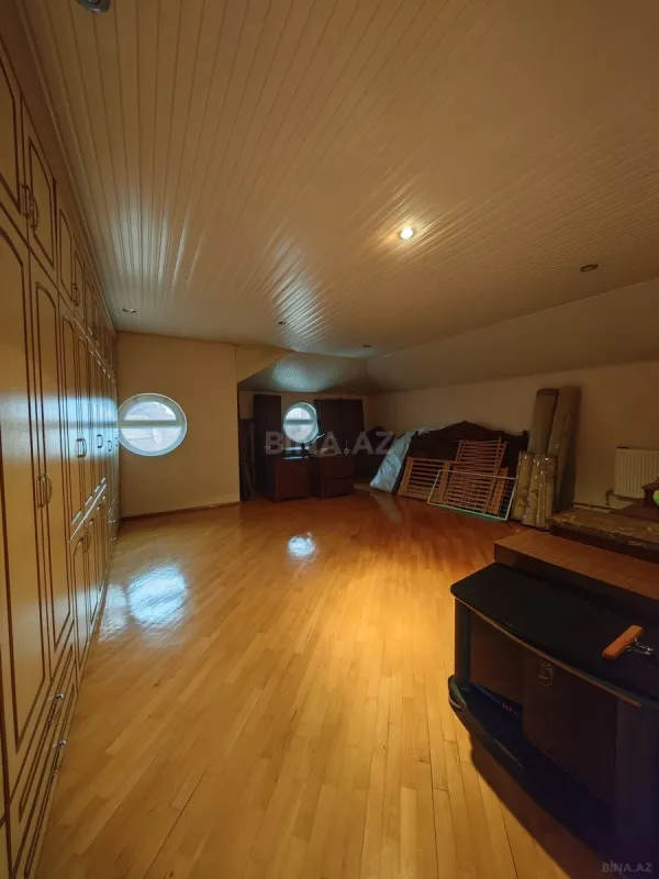 Satılır 12 otaqlı həyət evi 430 m²